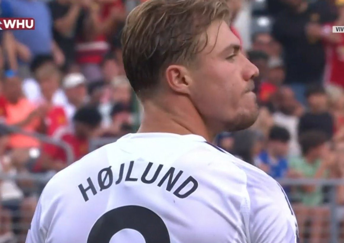 UTD_jacey's tweet image. we are witnessing the best version of a striker 
Goatee Hojlund