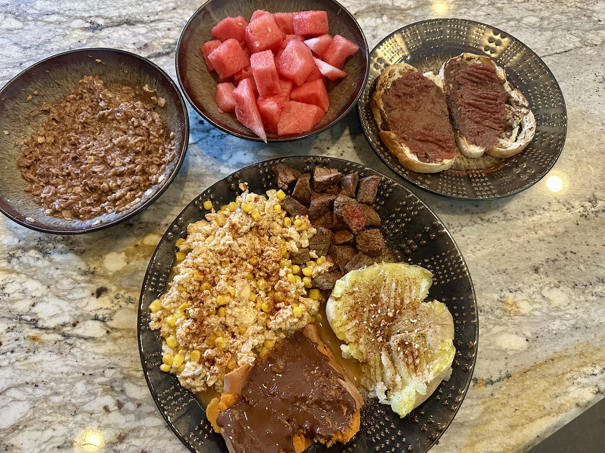 CGTCFA's tweet image. Post leg day meal going down!
