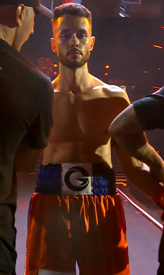 Uy no este hp desagradable por poco  se sube eso al cuello