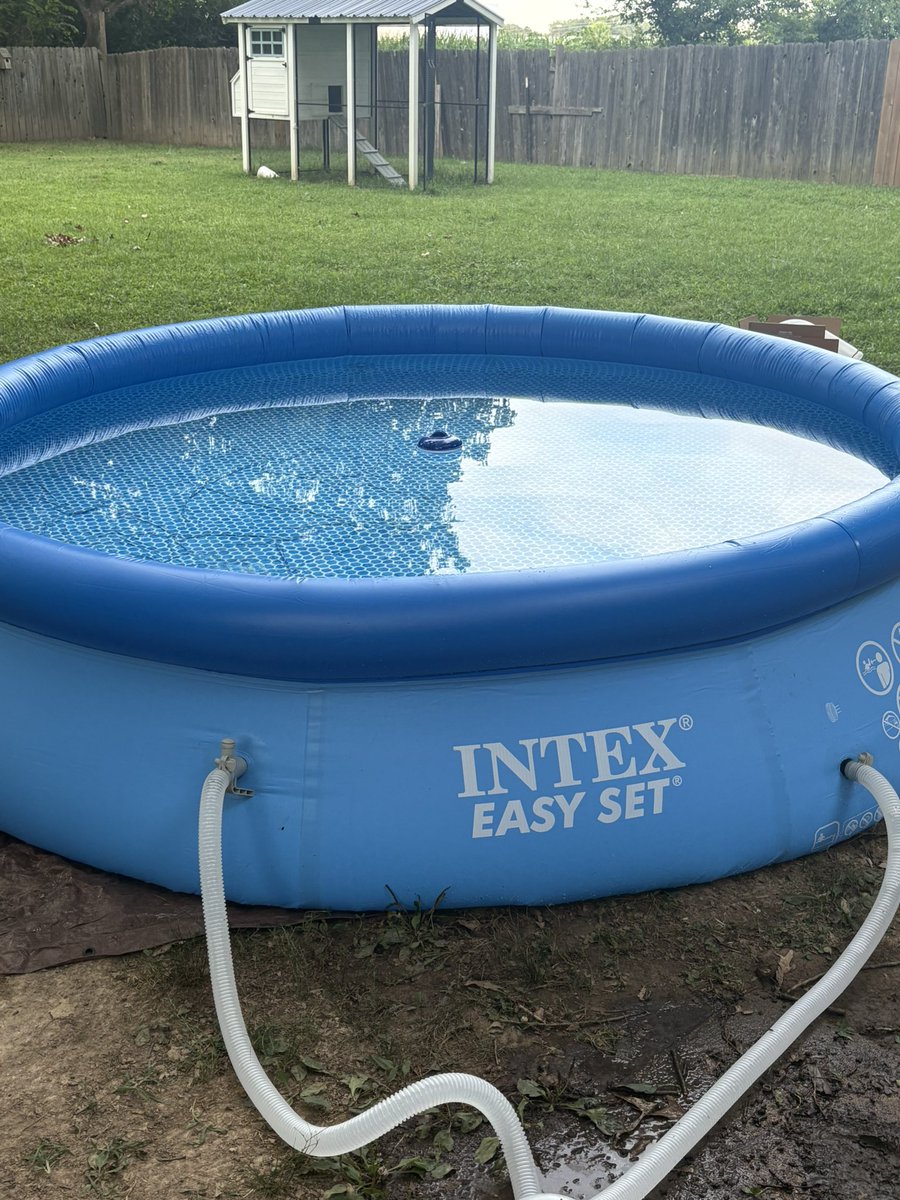 Tennessee_Mojo's tweet image. Not trying to brag or anything but my new $50 pool is ready to roll