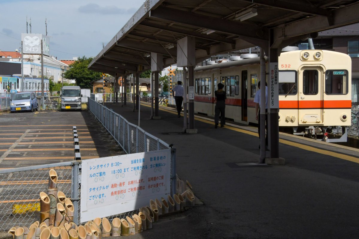 HEROSHIMO's tweet image. 祭りの朝
竹燈籠アートと532
17レ→20レ
7/27 #関東鉄道 #竜ヶ崎線 #キハ532
左には2連運用待ちの2000