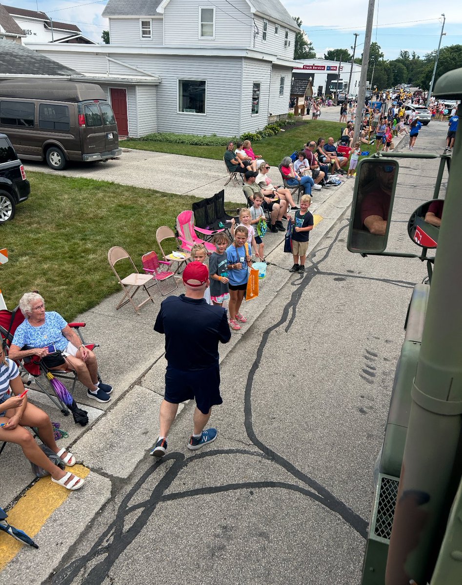 smjustus's tweet image. Appreciate @scottluginbill efforts in seeing to it that President @realDonaldTrump & Senator @Jim_Banks take part in the Berne Swiss Days Parade!