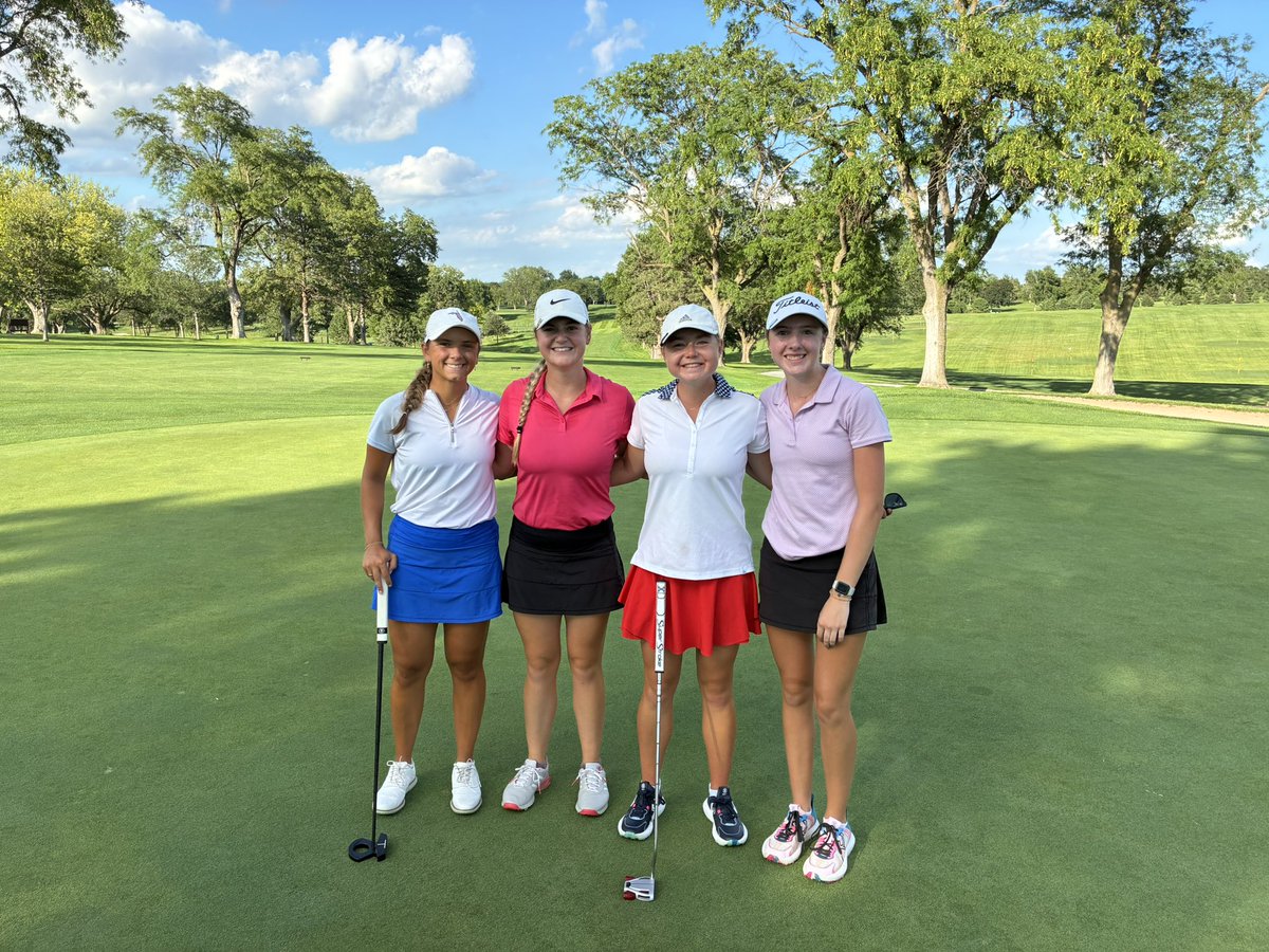 Had a great time playing with <a href="/UNO_Golf/">UNO Women's Golf</a> and  <a href="/CreightonWGolf/">Creighton Women's Golf</a> golfers! <a href="/MorrisonKarsen/">Karsen Morrison</a> <a href="/JuliaKarmazin/">Julia Karmazin</a> <a href="/EmilyAKarmazin/">Emily A Karmazin</a> thank you for letting me play along. #gojays #gomavs