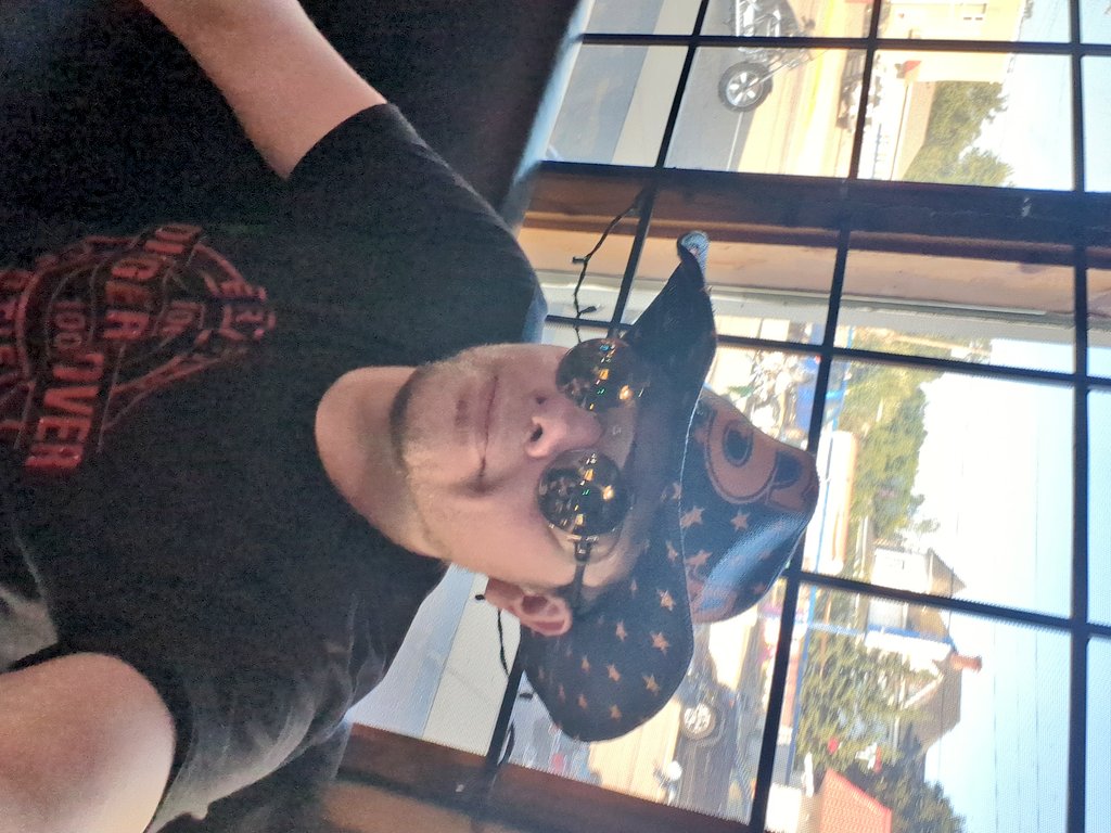 Johnny_jk's tweet image. Hanging out before the show starts at stoney's also Brian I got you your hat.