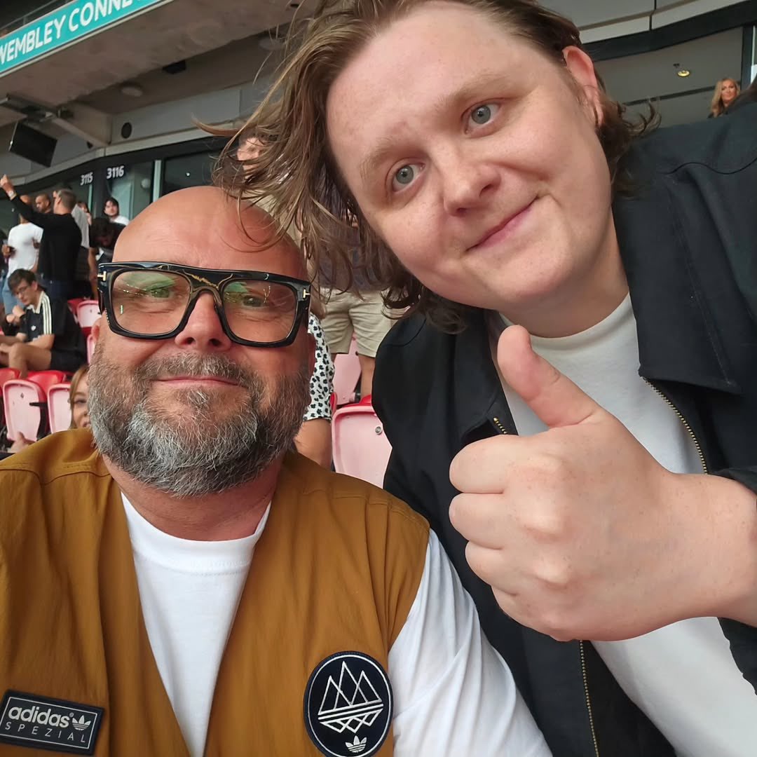 CapaldiNews's tweet image. New photo of Lewis Capaldi at Oasis’s show last night at Wembley!
— delcleveland66 via Instagram.