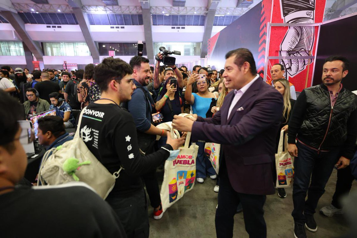 José Luis García Parra (@jlg_parra) on Twitter photo ¡Comenzó el S-FACTOR 12!👾
#Puebla abre sus puertas a miles de competidores y asistentes de todo el mundo. 🌎 🎮
Con visión y compromiso, <a href="/armentapuebla_/">Alejandro Armenta</a> impulsa la cultura digital como motor de bienestar y desarrollo. 👊🏼
#PorAmorAPuebla
#PensarEnGrande ¡Comenzó el S-FACTOR 12!👾
#Puebla abre sus puertas a miles de competidores y asistentes de todo el mundo. 🌎 🎮
Con visión y compromiso, <a href="/armentapuebla_/">Alejandro Armenta</a> impulsa la cultura digital como motor de bienestar y desarrollo. 👊🏼
#PorAmorAPuebla
#PensarEnGrande
