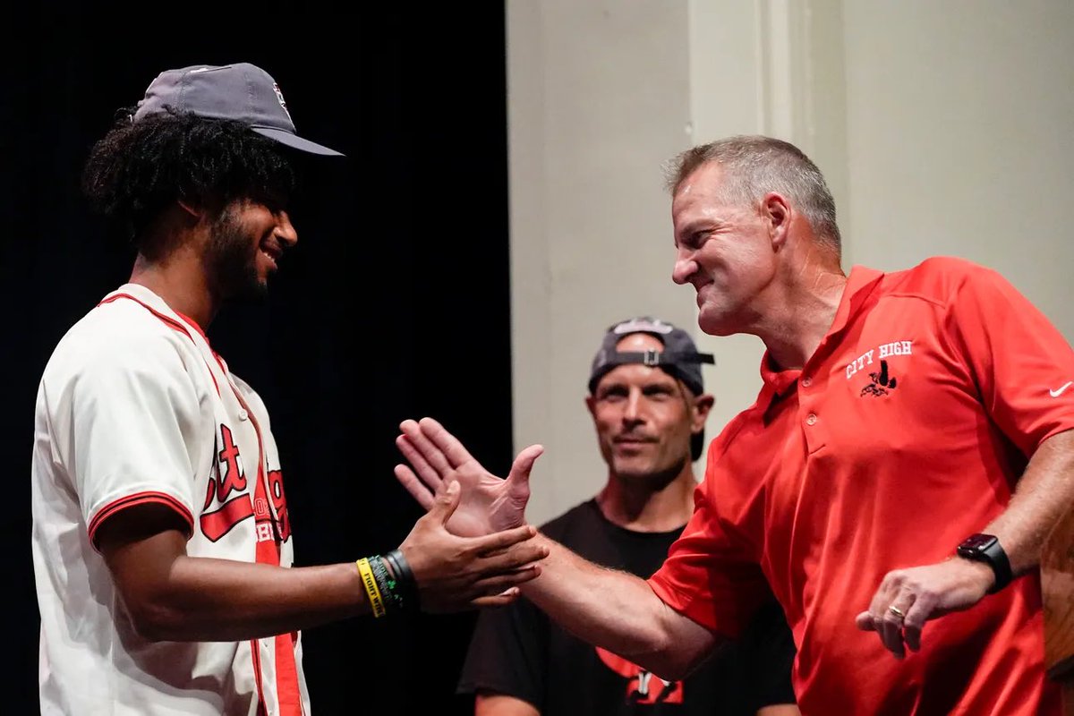 CityHighFB's tweet image. Before leaving to🏈 @UNIFootball &amp;amp; @Upper_Iowa_FB  - @ParkerSutherl10 &amp;amp; @Dominic_salibi ⚾️ had some business to finish! #STATEchamps #theSTANDARD