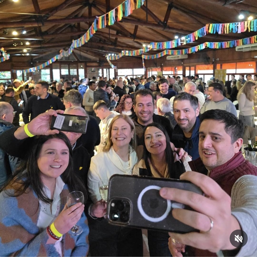 20 años de historia, coherencia y trabajo incansable.
En Gálvez celebramos dos décadas de convicciones y compromiso con Santa Fe. El PRO está más activo que nunca, consolidando su fuerza territorial y preparándose para lo que viene.
¡Gracias a todos los que lo hacen posible! 💛