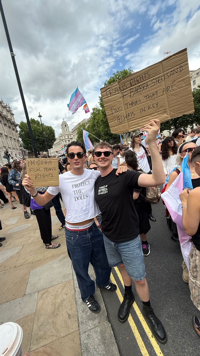 davronthinker's tweet image. Ryan Kopel at the trans rights march🏳️⚧️
📷: ryankopel on ig