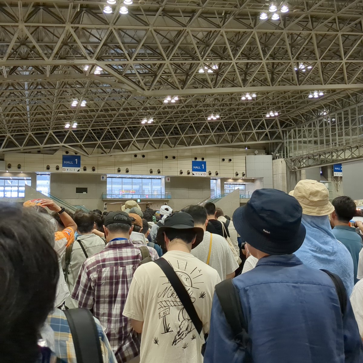 CobozuM's tweet image. 屋内待機？