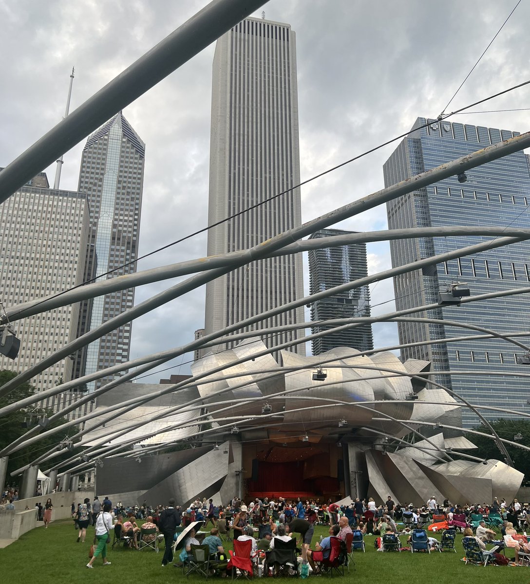 jepaco's tweet image. Grant Park Orchestra Broadway night