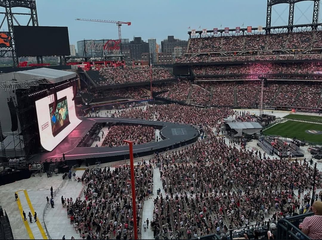 codyaef3's tweet image. The crowd 🤯🤯
