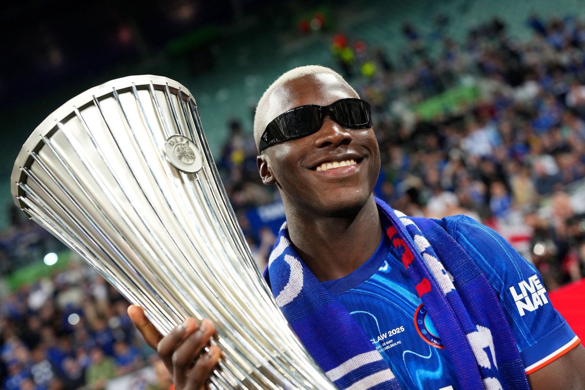 UberChelseaFC_'s tweet image. “Romance dies and money talks.”