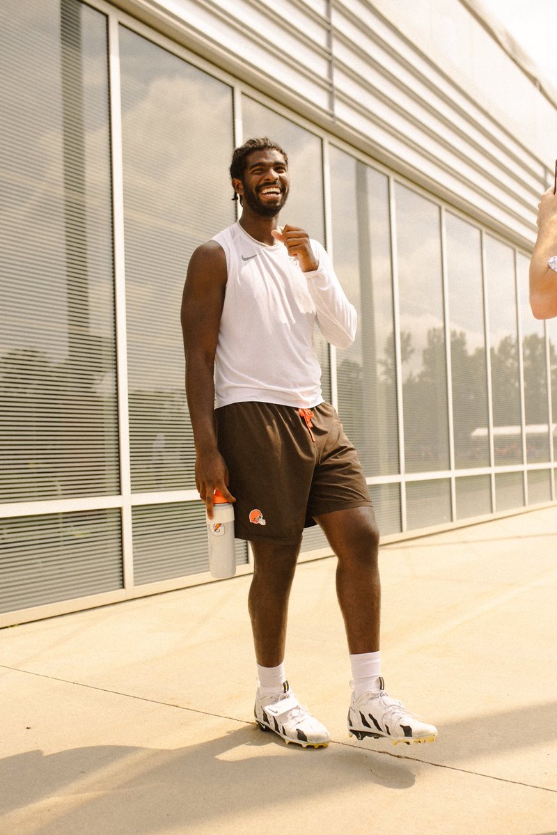 nflmikey_'s tweet image. Couple shots from the Shedeur interview. 👀🐶

#Browns