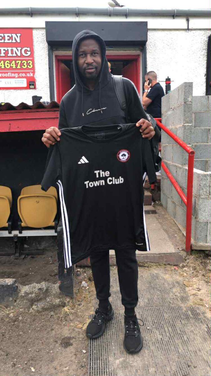 Efe Ambrose puts pen to paper and signs on for season ahead ....✍️⚫️⚪️🔴