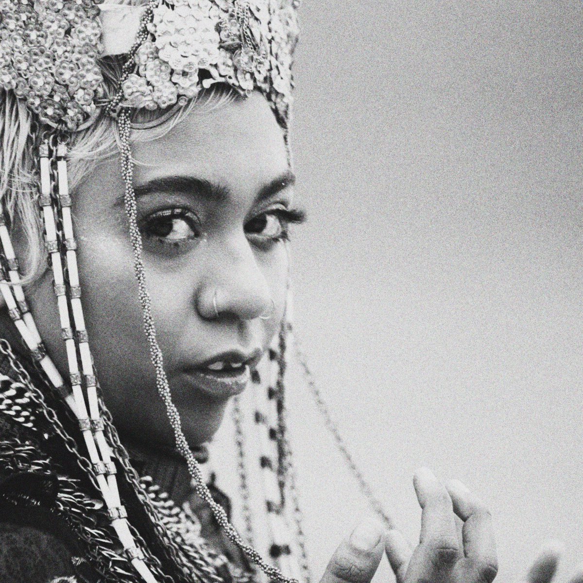 MissChatJOY's tweet image. #np 'Lordy Lordy' by nipaluna-based artist, author, producer, activist and proud Warnindhilyagwa woman @EmilyWurramara ft. @TasmanKeith on Australia's LGBTQIA+ radio station, @JOY949 - from Em's ARIA-Award-winning album NARA
📸 Claudia Sangiorgi Dalimore