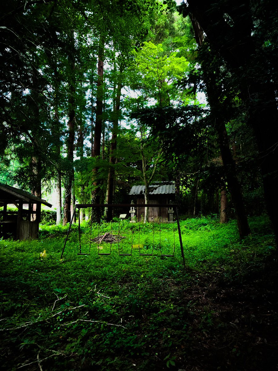 anzendie1's tweet image. 廃神社と廃ブランコ