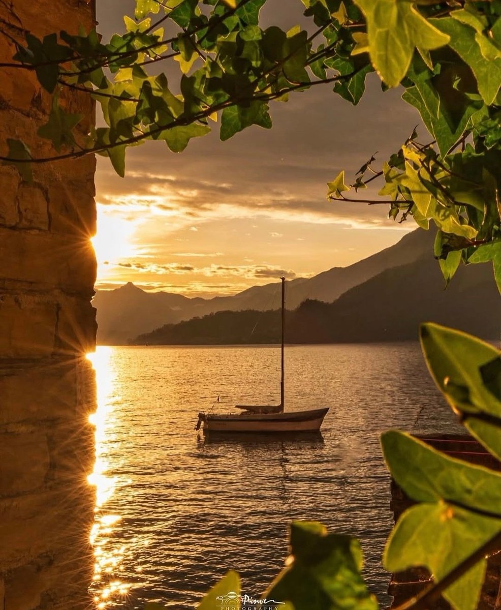 ConfidentialUn's tweet image. An enchanting sunset view of Varenna and Lake Como, Italy
📷pinve72
#Europe #travel