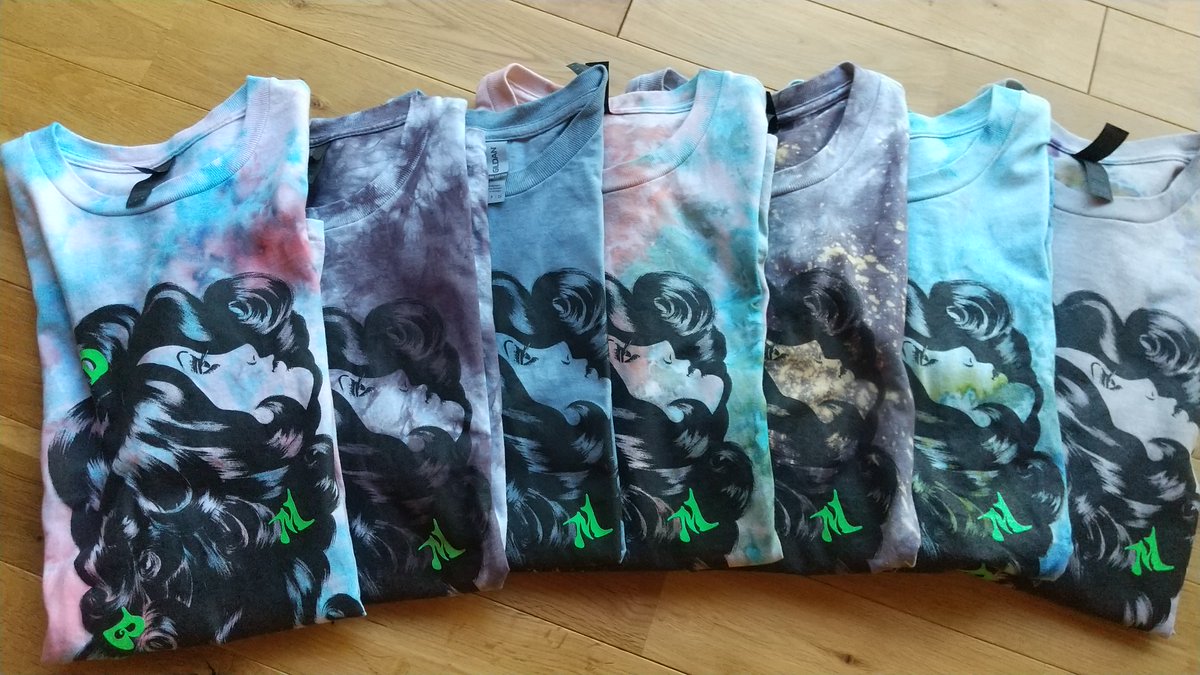 DMBQ_info's tweet image. 【DMBQ STORE】
手染めTとトートの通販についてのお問合せが数件。
こちら、本日の物販で売れ残りましたら通販でも販売するかもしれませんが、手染めTは一枚ごとに違うため沢山写真を撮って上げる必要があり結構手間なので、できたら皆さん今日持って帰ってください!
よろしくお願いいたします。