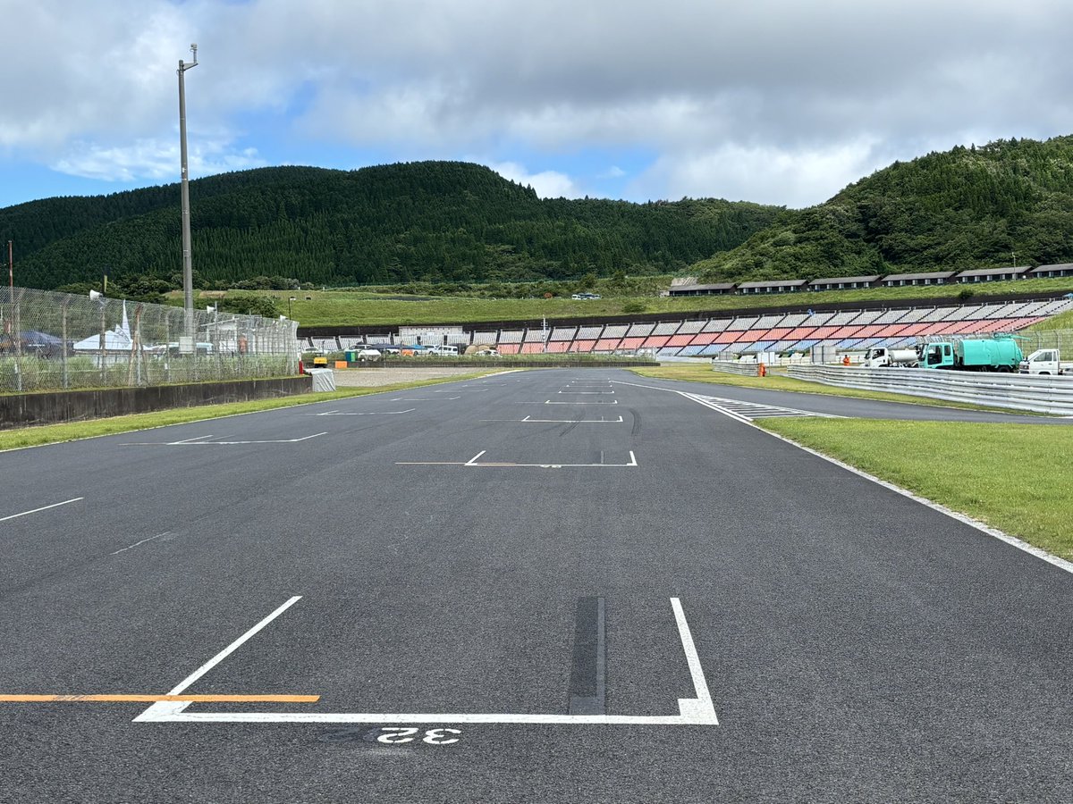 おはようございます。
日差しがあまりない分、まだ過ごしやすいオートポリス。
これ以上暑くならないで🤣