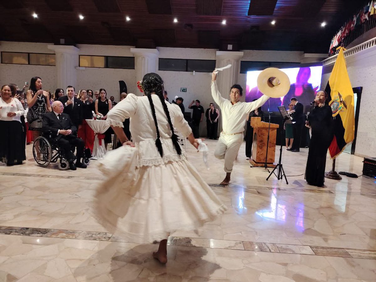 armada_ecuador's tweet image. #Guayaquil | En un emotivo acto celebrado en las instalaciones del Honorable Cuerpo Consular de Guayaquil, la República del Perú conmemoró su 204.º aniversario de independencia. La ceremonia, organizada por el Consulado General del Perú, fue un momento de gran significado y…
