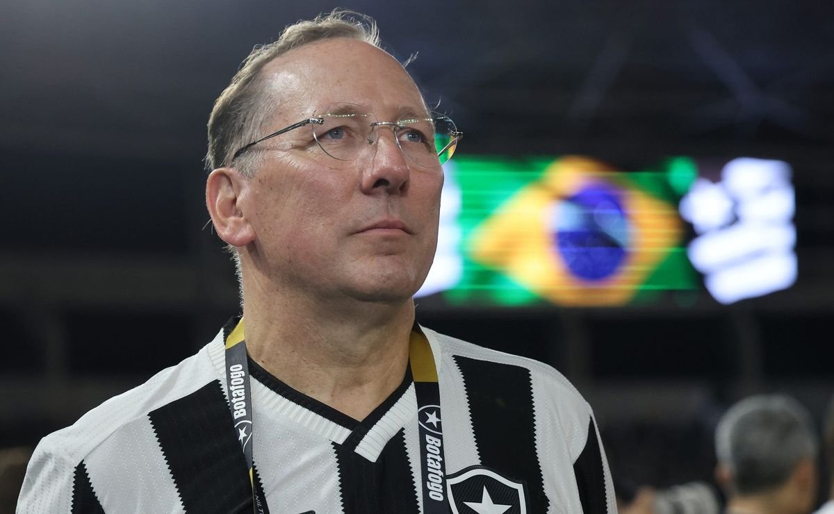 EspacoGlorioso's tweet image. &quot;Não estou (com medo de perder o controle do Botafogo). Sou o acionista majoritário da Eagle e a Ares é uma das investidoras. Está claro que cometi erros na França ao tentar ser um reformista. A liga é problemática e a federação quer tomar o campeonato lá. Só há um homem…