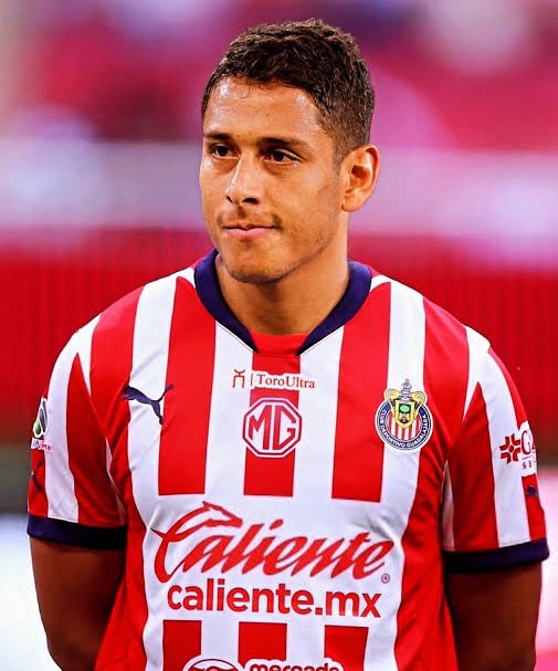 Jesus_Bernal's tweet image. Cuando Romo se pone serio, es un buen futbolista.
Cuando se pone a cancherear, te resta.
2 balones perdidos de Romo, 2 penales en contra de Chivas en 2 jornadas.