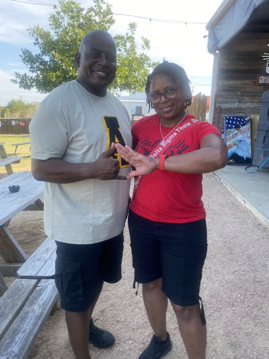 CoachJohnASmith's tweet image. Raised scholarship money for disadvantaged school students. Party with a purpose. Thank you JESUS for the ability and heart to help our youth. @NPHCHQ