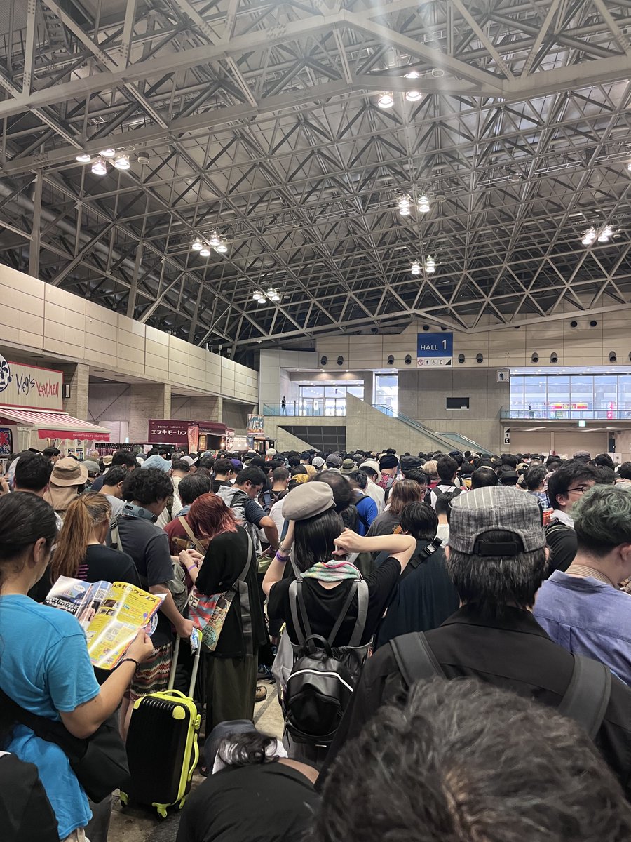 MORUMO64's tweet image. ワンフェス一般Aは1ホールから入場です
しかしワシの欲しいアーモンドアイは一番遠い6ホールなんだ

ぐぬぬ...