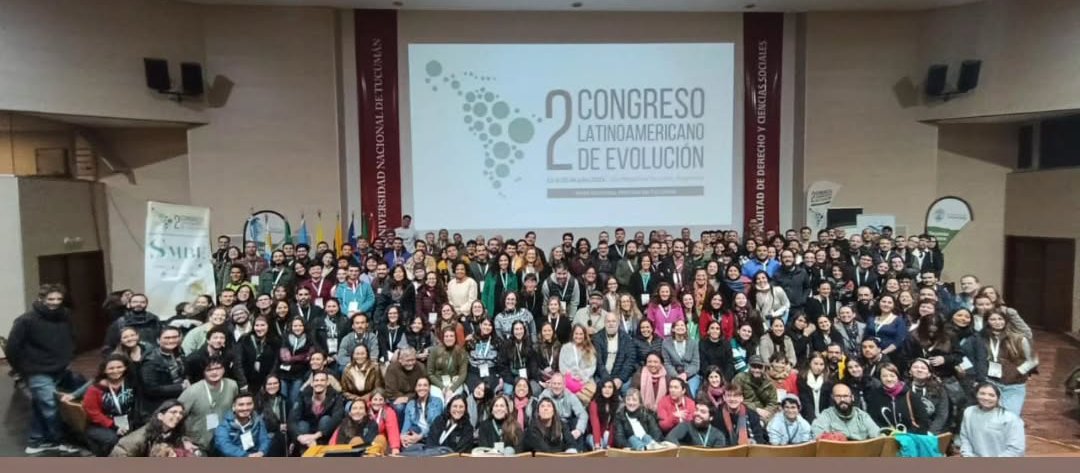 bluminar_'s tweet image. Primera vez compartiendo mi trabajo en un congreso! 🐒
@Clevol2025 @enysconicet @laristide