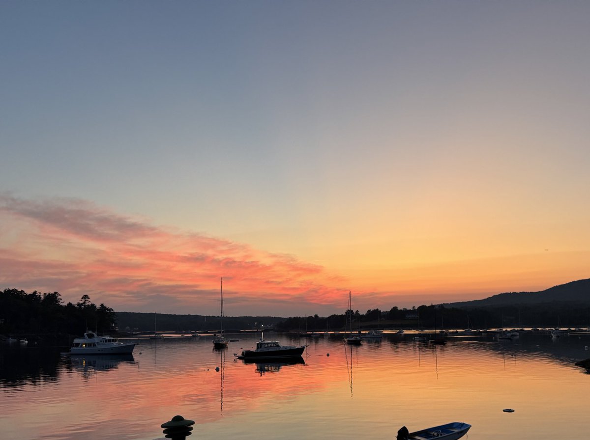 r0bp's tweet image. Maine 🌅