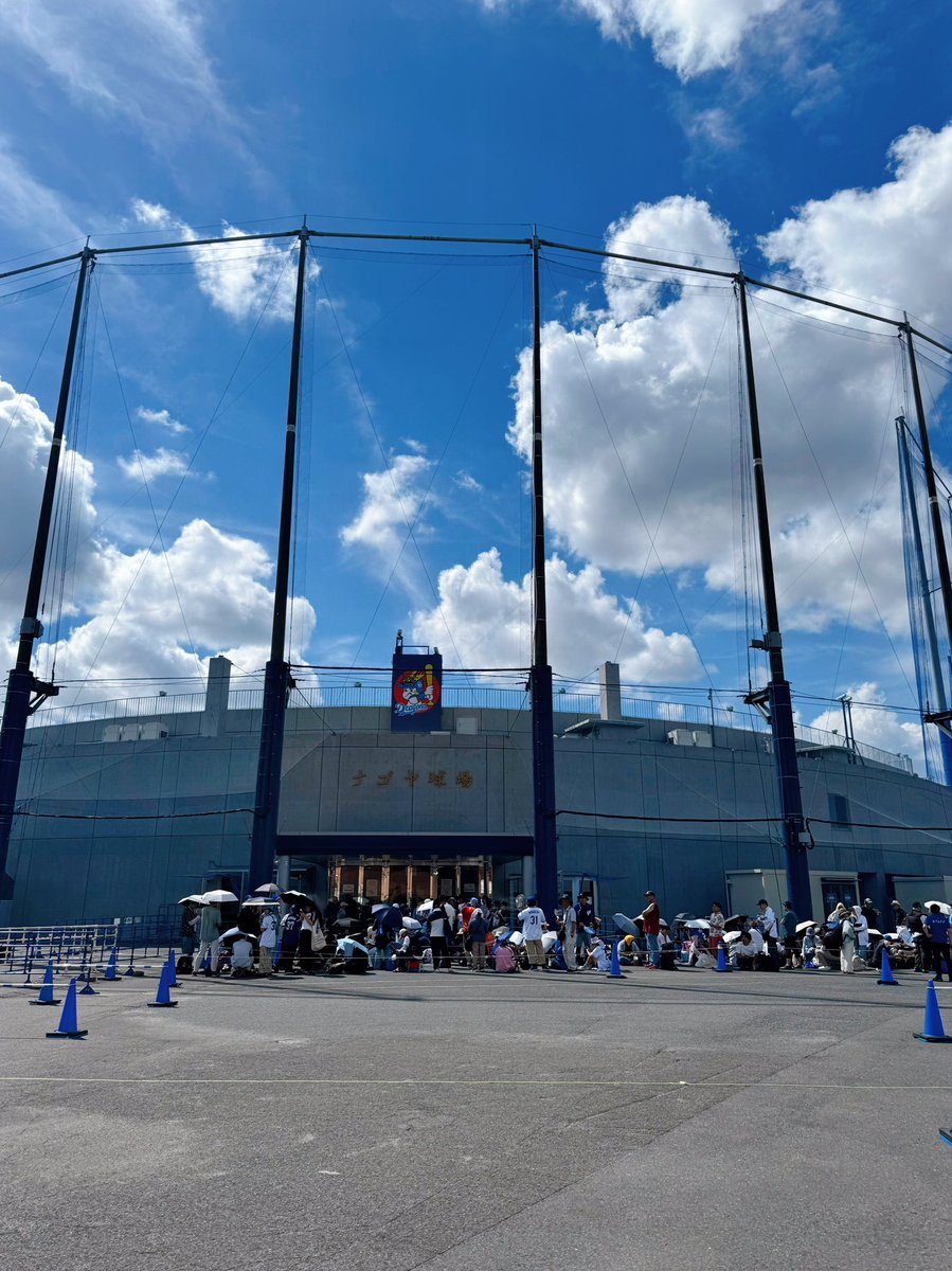 ginchan00758's tweet image. 今日は新助っ人外国人チェイビス選手を視察にナゴヤ球場へ。まだ開場まで1時間あります🥵
午後は高校野球愛知大会決勝にドラゴンズ一軍のナイターと野球のせいで体壊しそうです😂