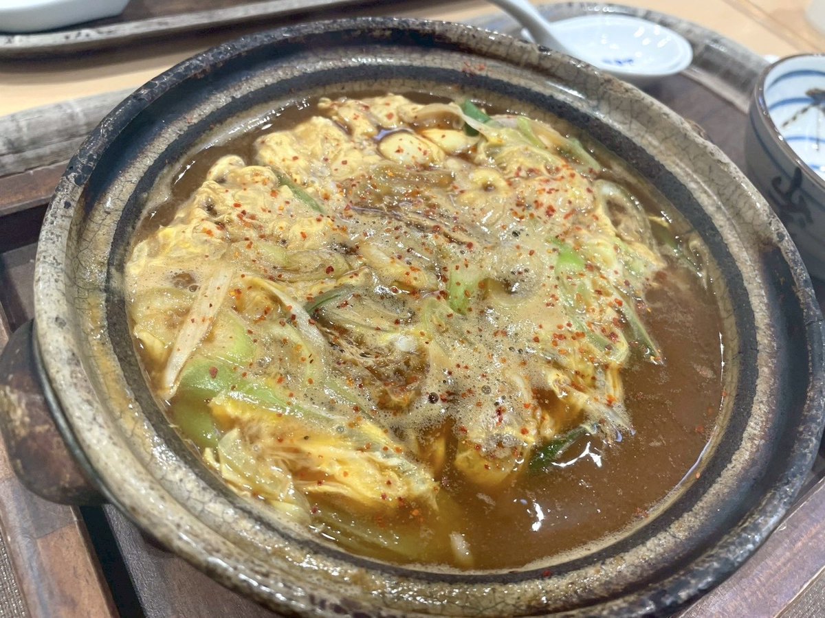 kow99's tweet image. 猛暑のなか
土鍋で食べる味噌雑炊は修行🧘💦