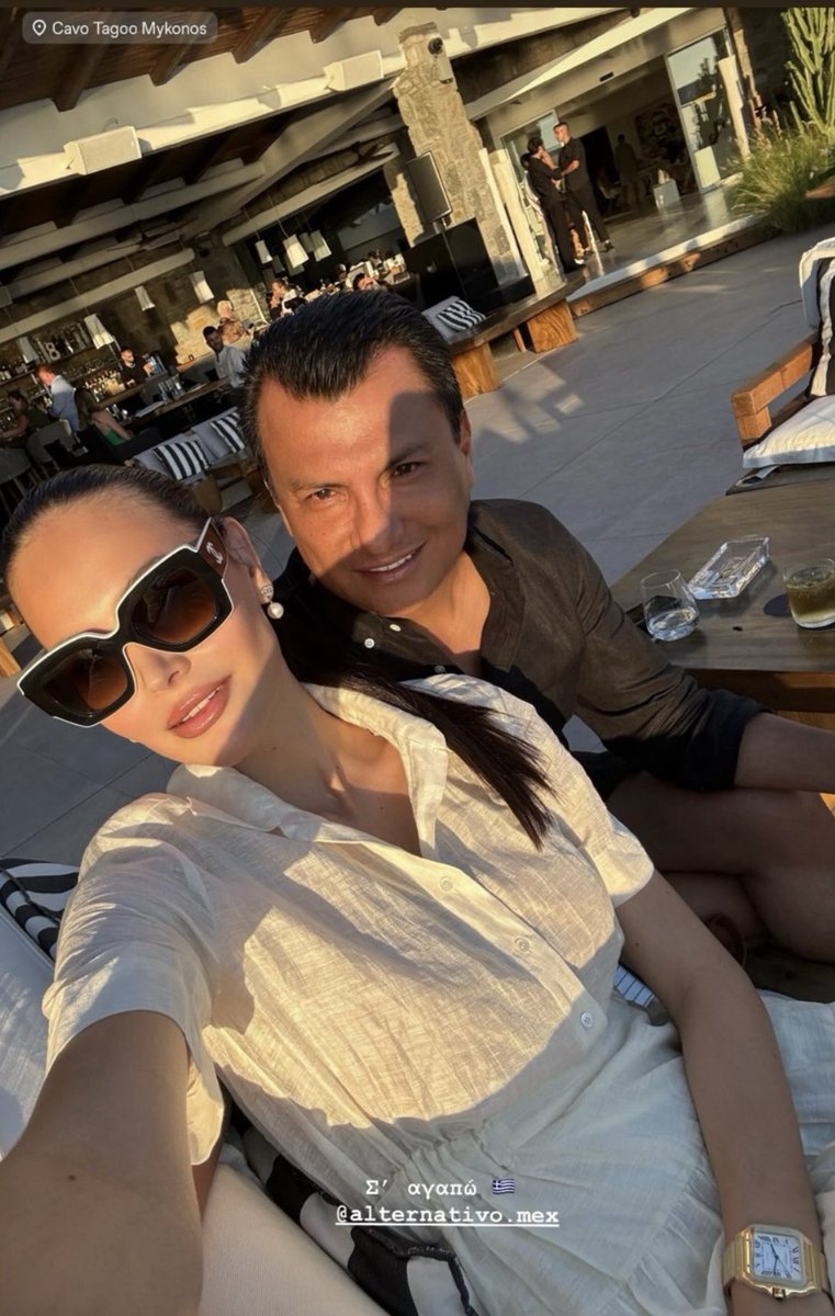 vampipe's tweet image. La novia del diputado local de Oaxaca, @samygurrion, anda subiendo en instagram fotos de sus vacaciones en Francia y Grecia.

Restaurante La Guérite en Cannes
Cavo Tagoo en Mykonos

Con su reloj Patek Phillippe de 3.5 millones de pesos, en su BMW Z4 M40i de 1.5 millones.
