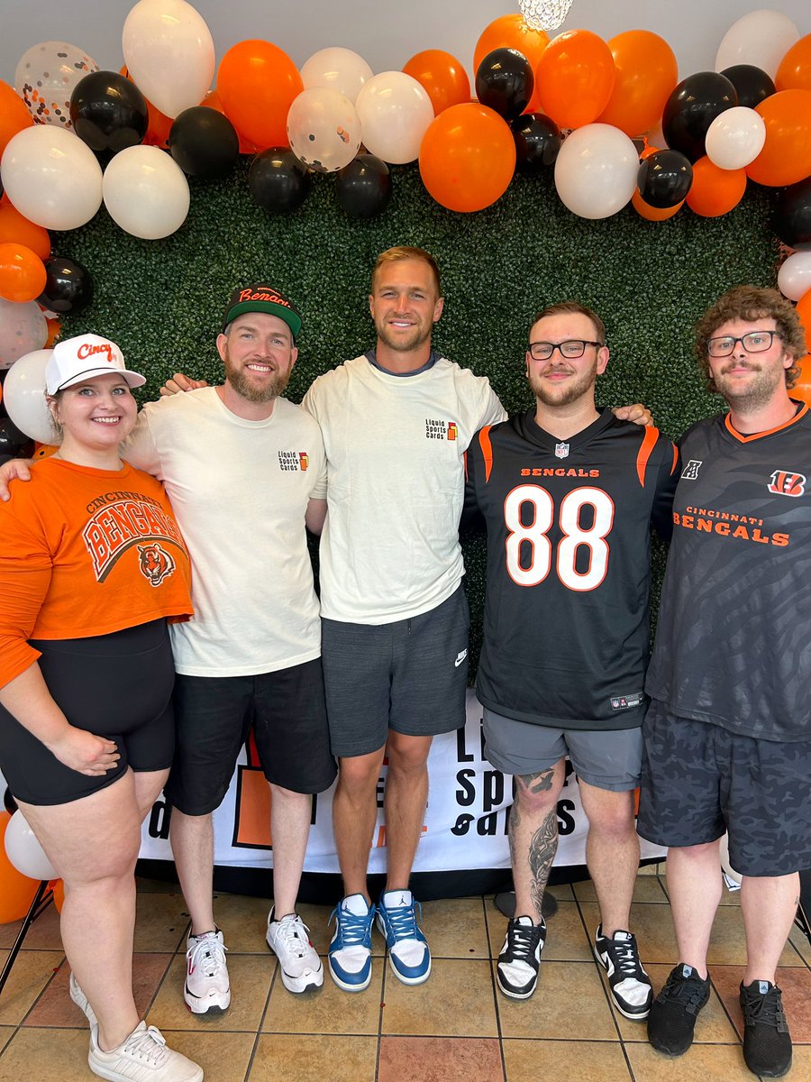 LiquidCards513's tweet image. Today was incredible. Thank you #88 for coming through!! @Bengals #whodey
@mikegesicki