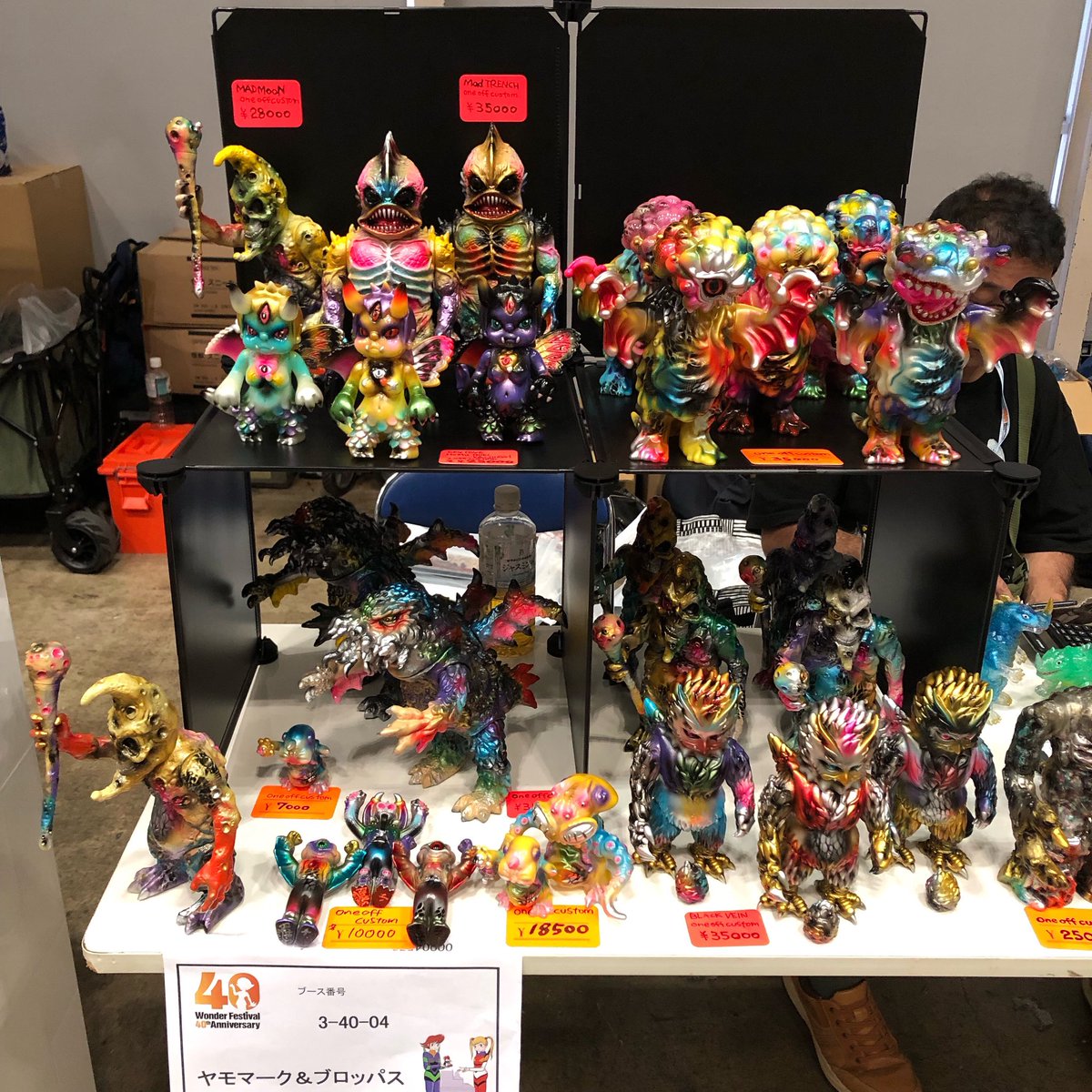 設営完了‼️💦
よろしくお願いいたします😊

ワンフェス2025夏
ヤモマーク&amp;ブロッパス
卓番:3-40-04(3ホール)
#WF2025夏　#WF2025S