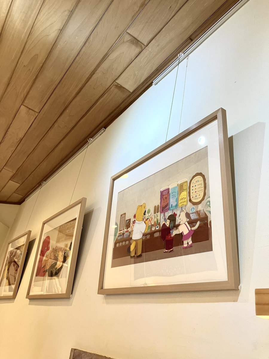 mucchiscafe's tweet image. \\11:00-19:00 残り3日//
長谷川あかり『ようかいのもり ぺろりレストラン』絵本出版記念原画 

🍴ムッチーズお気に入り一場面🍴
コラボメニューにもなっている、ぺろりレストランのドリンクバーをねこむすめたちが楽しんでいる場面。
自分でオリジナルのドリンクを作れちゃうの面白いですよね😆🥤