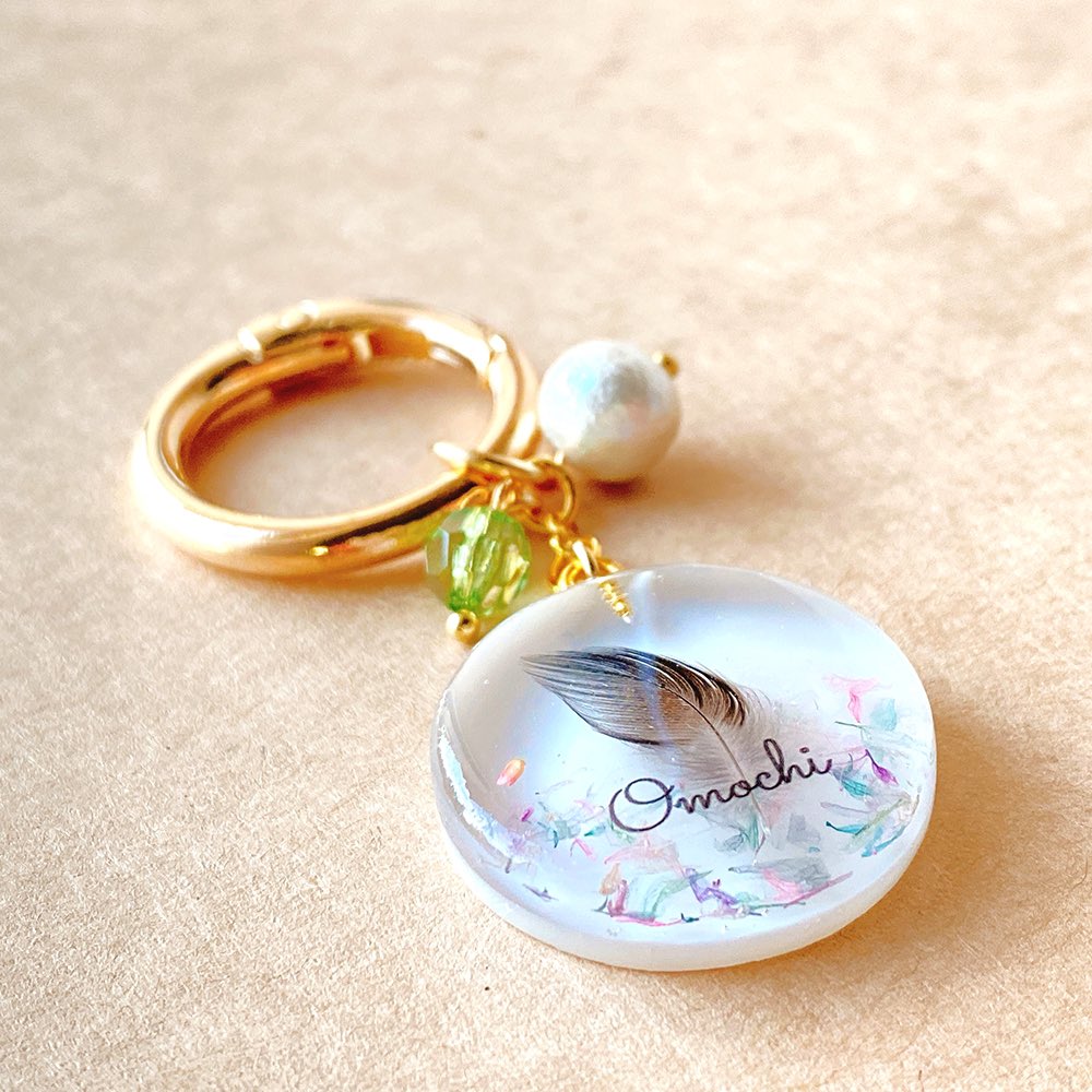 treelo_skippy's tweet image. 《花びら/丸》鳥さんの羽根を閉じ込めたキーチャーム《受注生産》 minne.com/items/43495497 - ハンドメイドマーケットminne(ミンネ)
こちらの丸い花びらタイプも背景、花びらの色味共に選べますよ!😊