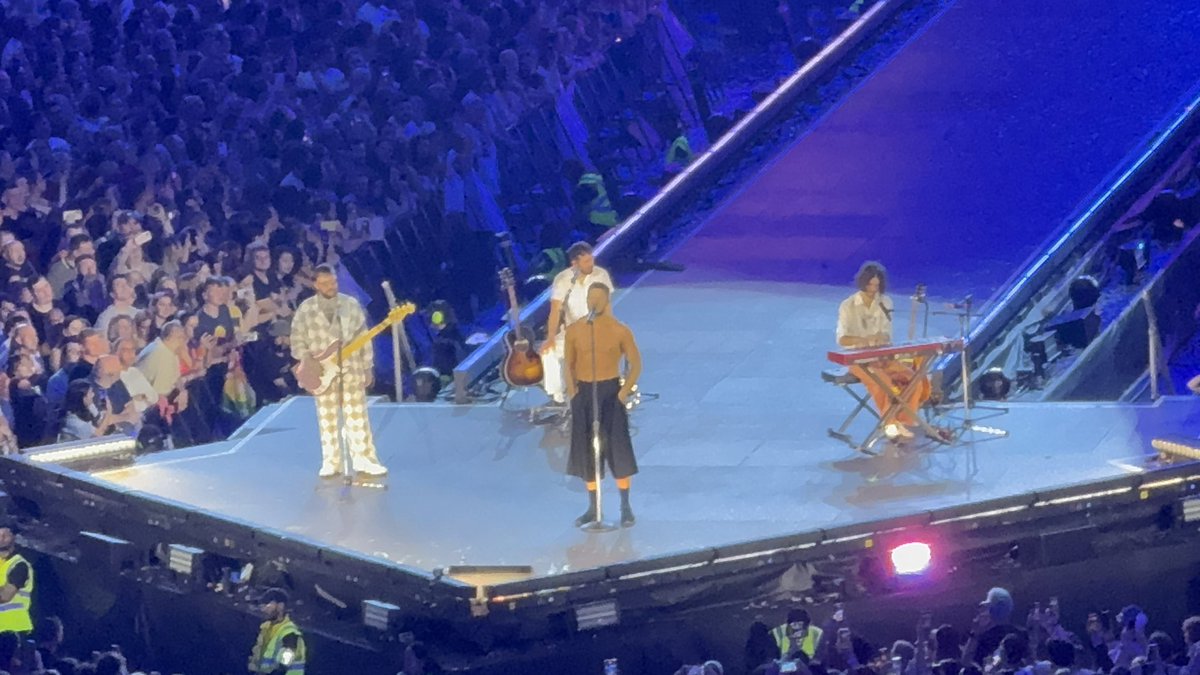 easey04's tweet photo. As weekends go …… oasis Friday and imagine dragons Saturday , makes it the most Insane weekend of my life !!!! 
BIBLICAL! https://t.co/OuyyKgbN8M