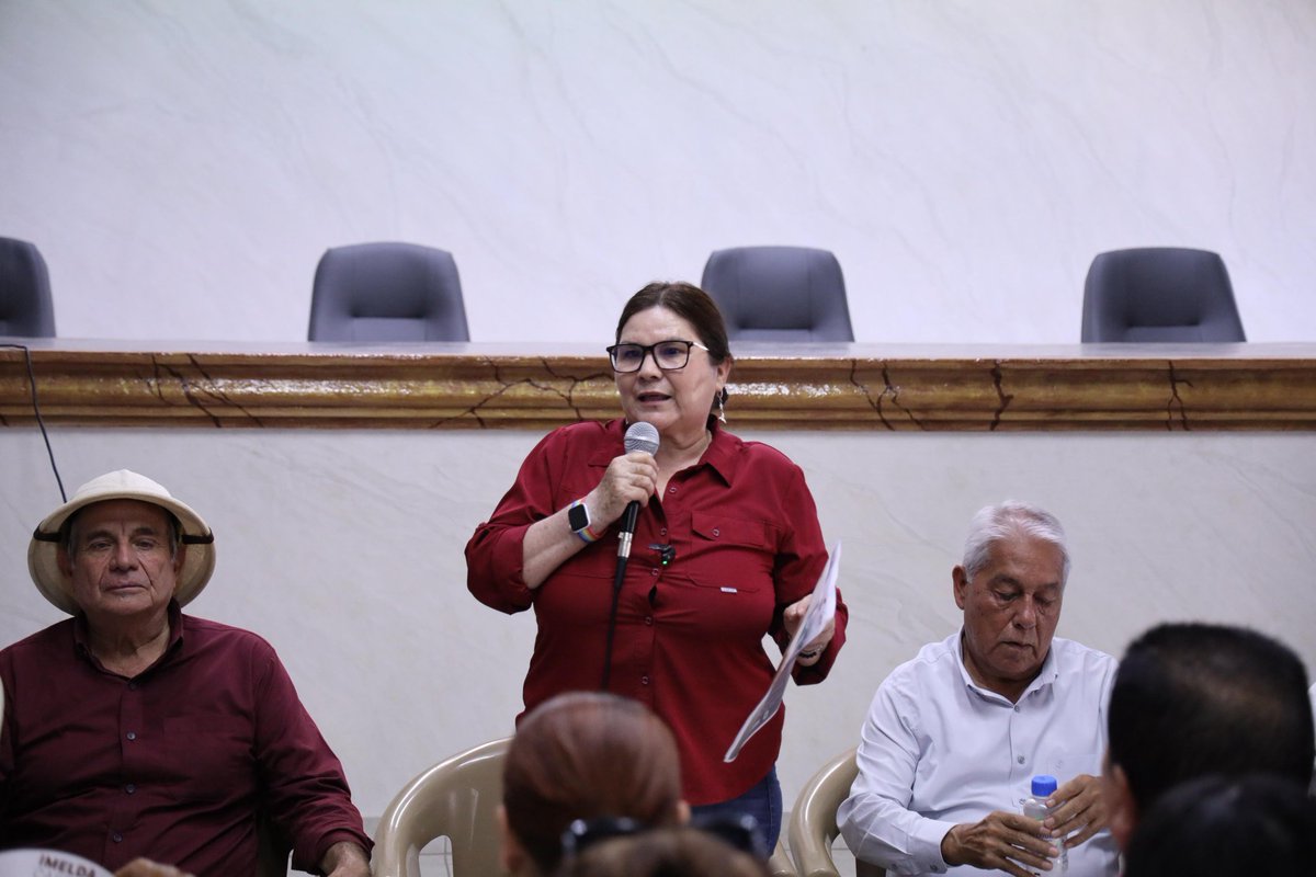 imeldacastromx's tweet image. Hoy estuvimos en el ejido Guadalupe Victoria, ‘El Atorón’, y después en la Casa Ejidal de #Eldorado.
Me dio mucho gusto saludarles y rendirles cuentas a través de nuestras #AsambleasInformativas sobre el trabajo legislativo que realizamos en el primer año de ejercicio de la…