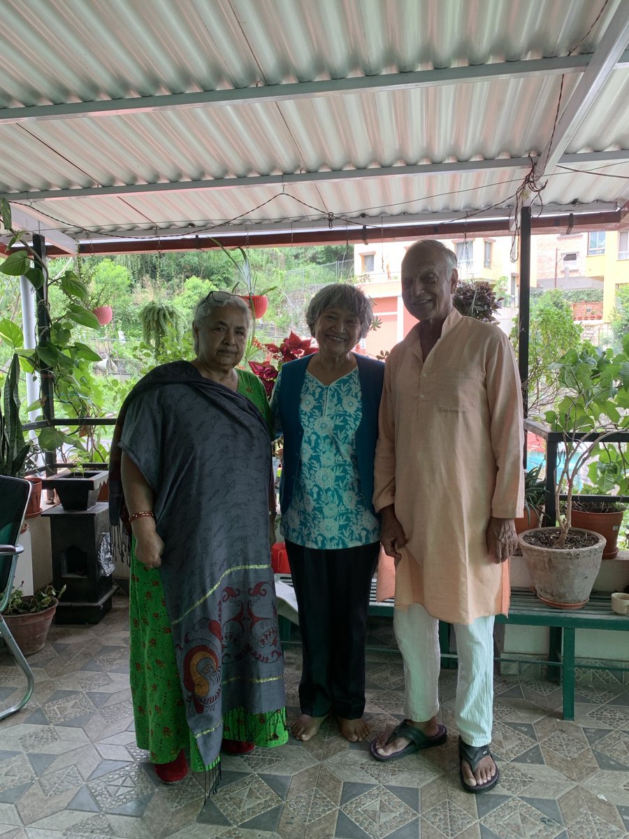 HisilaPost's tweet image. दुर्गा सुबेदी… भारतमा २०२७ तिर अध्यन गर्दाको साथी र वहॅाको “साथी” पूर्व प्रधान न्यायाधीस सुशीला कार्की कहॅा  लौका..किताबको रोचक आदान प्रदान। thank you dear!