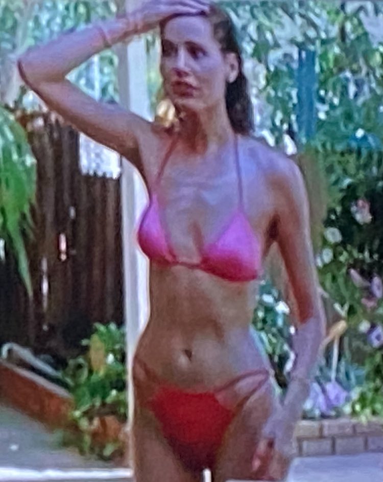 BMTrader's tweet image. Stacy’s mom has got it going on #svengoolie