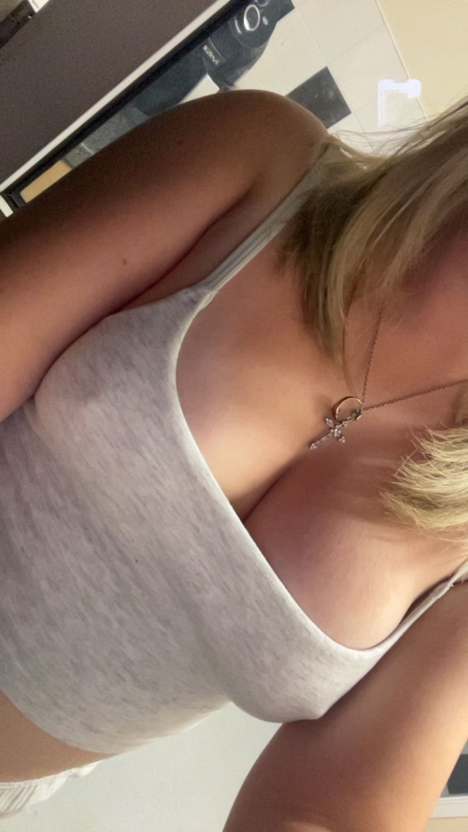 ScarXOF's tweet photo. Finally 18 dropped a free OF page #freeonlyfans #onlyfans https://t.co/ABbfdzZycq