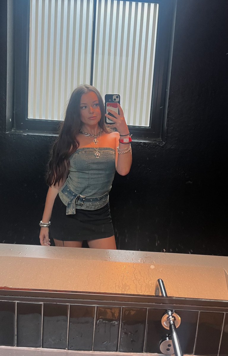 carleypero's tweet image. Happy Saturday 🖤