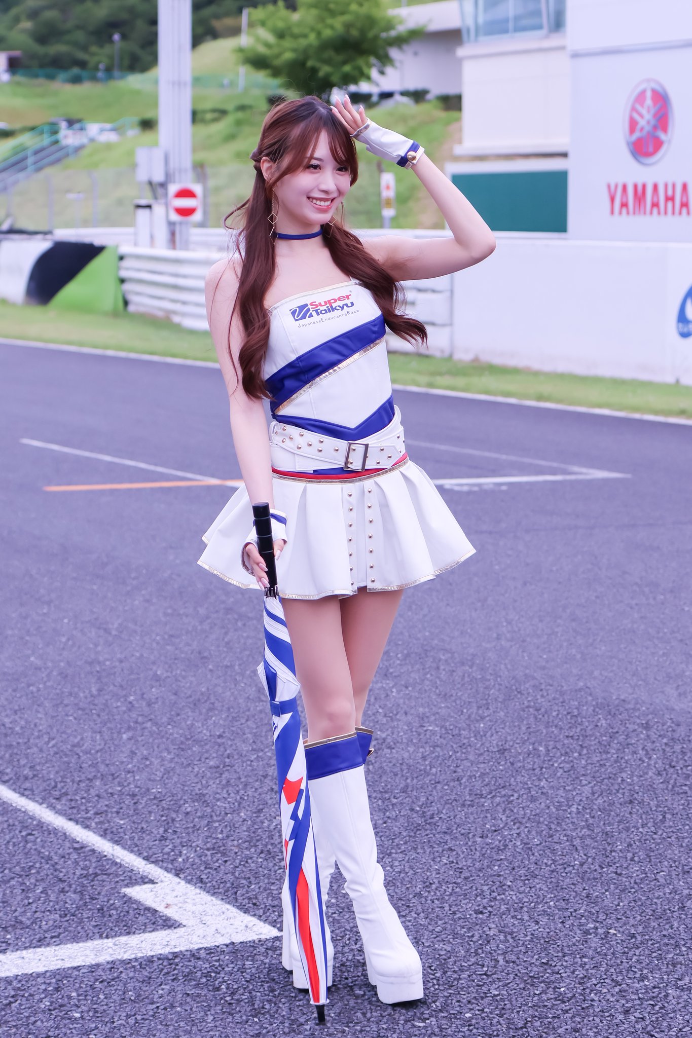 スーパービューティー♡レース　ビジュー　ダウン 2024 SUPER GT Rd.3 鈴鹿サーキット | 日本サン石油株式会社