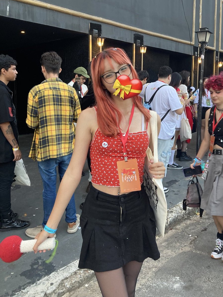 catsylog's tweet image. meu look pro show da yves foi inspirado nesse card mas sinto que falhei 🤦♂️