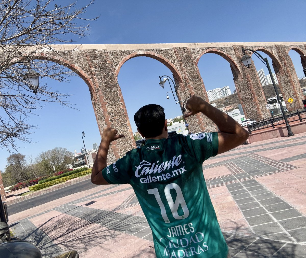 saavedramike76's tweet photo. Vamos mis verdes 👊🏻 🦁 
#J3 @CruzAzul vs @clubleonfc 
Apoyando desde Querétaro 
Con todo “parce” @jamesdrodriguez 
@daleleon_mx @Terr_Esmeralda @soyfieramx @LigaBBVAMX @VIX 
Saludos @PacoMontesLA 
#SerFieraEsUnOrgullo #LEON #AP25 https://t.co/rt1xmNfj7h