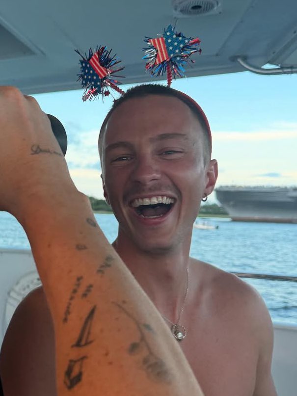 umathurmanurass's tweet image. he’s so happy with jd and chase, it’s so cute