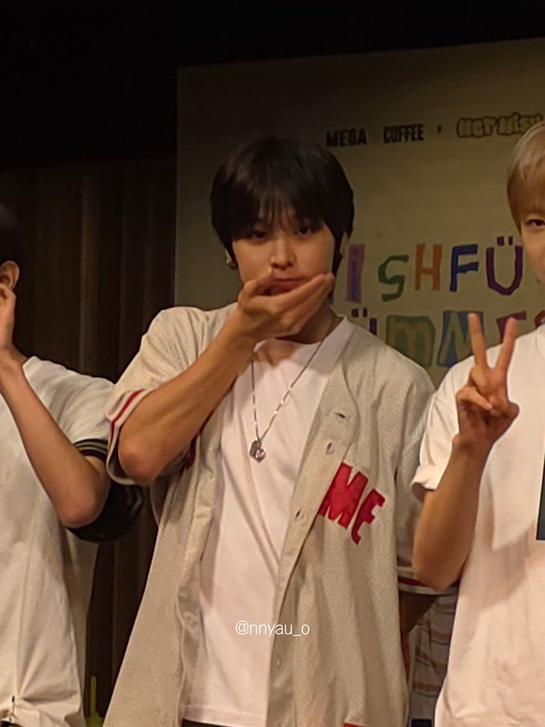 22_r_k's tweet image. 주문하신 만두 다 터져서 나왓습니다
그냥 드세요 ㅂㅂ