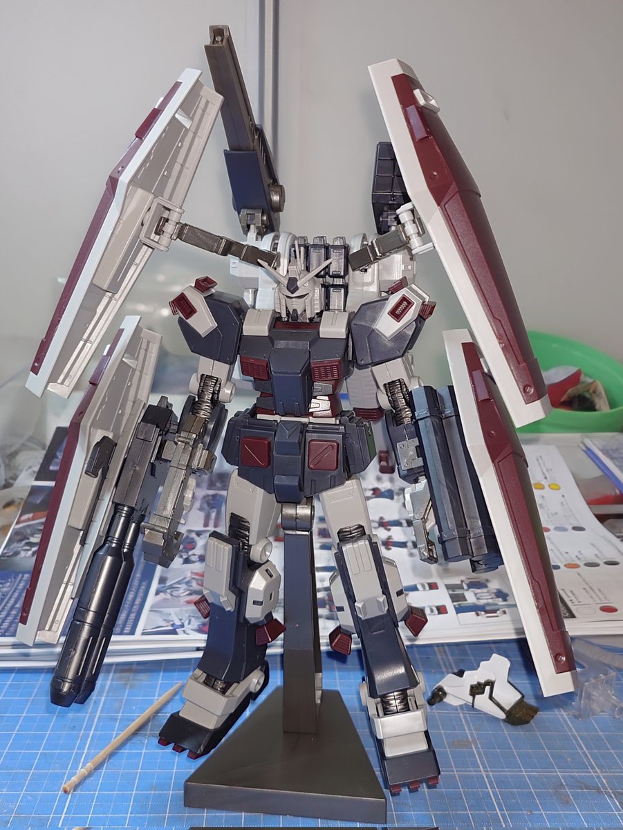 アニバーサリーのサンダーボルトFAガンダム素組み
思ったより色渋いけどカッコいい
ノーマルと同じでサブアームは作り直さないと微妙だけど